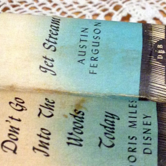 Vintage blue decor, Readers Digest Detective - Picture 5 of 8